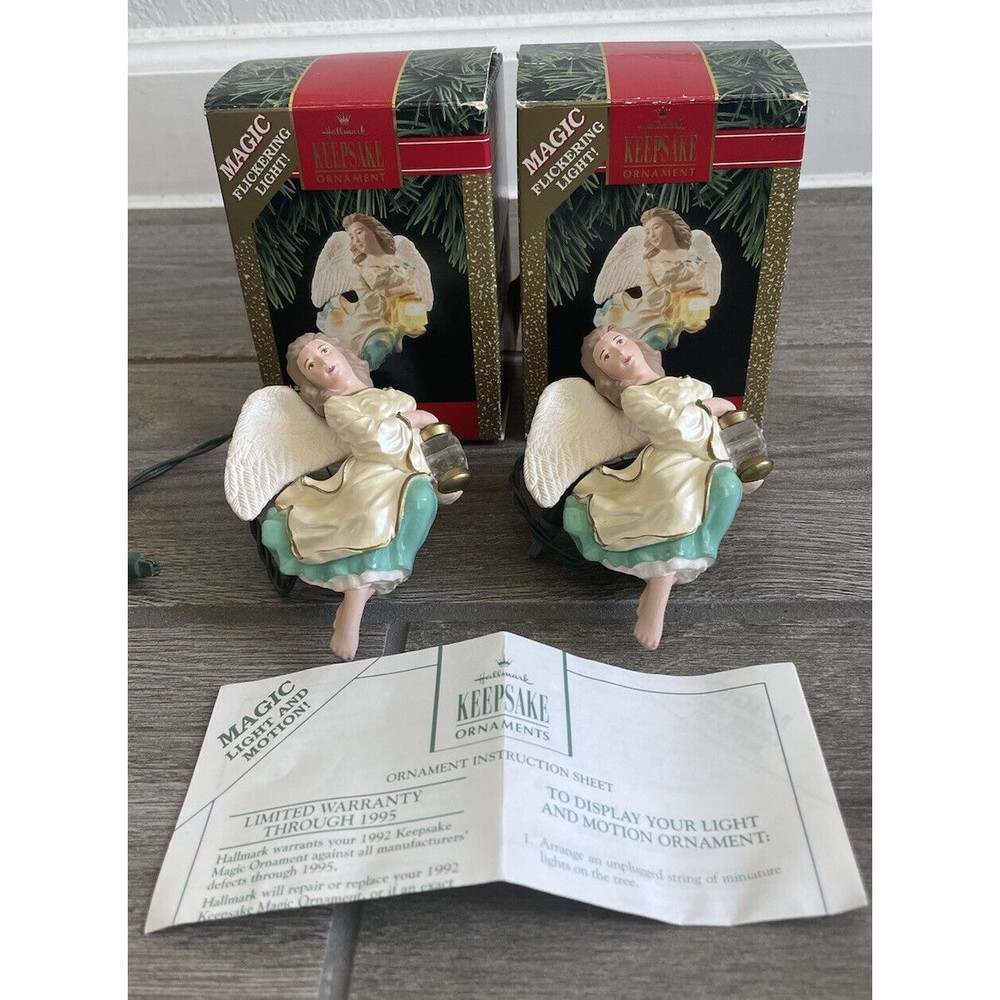 HALLMARK KEEPSAKE MAGIC LIGHTED ORNAMENT LIGHTING THE WAY 1995